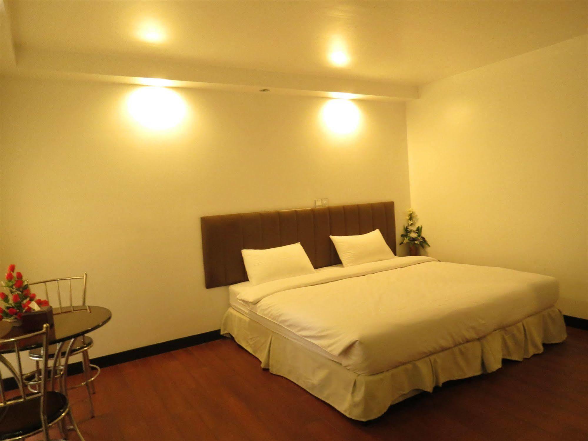 High Five Hotel Yangon Exterior photo
