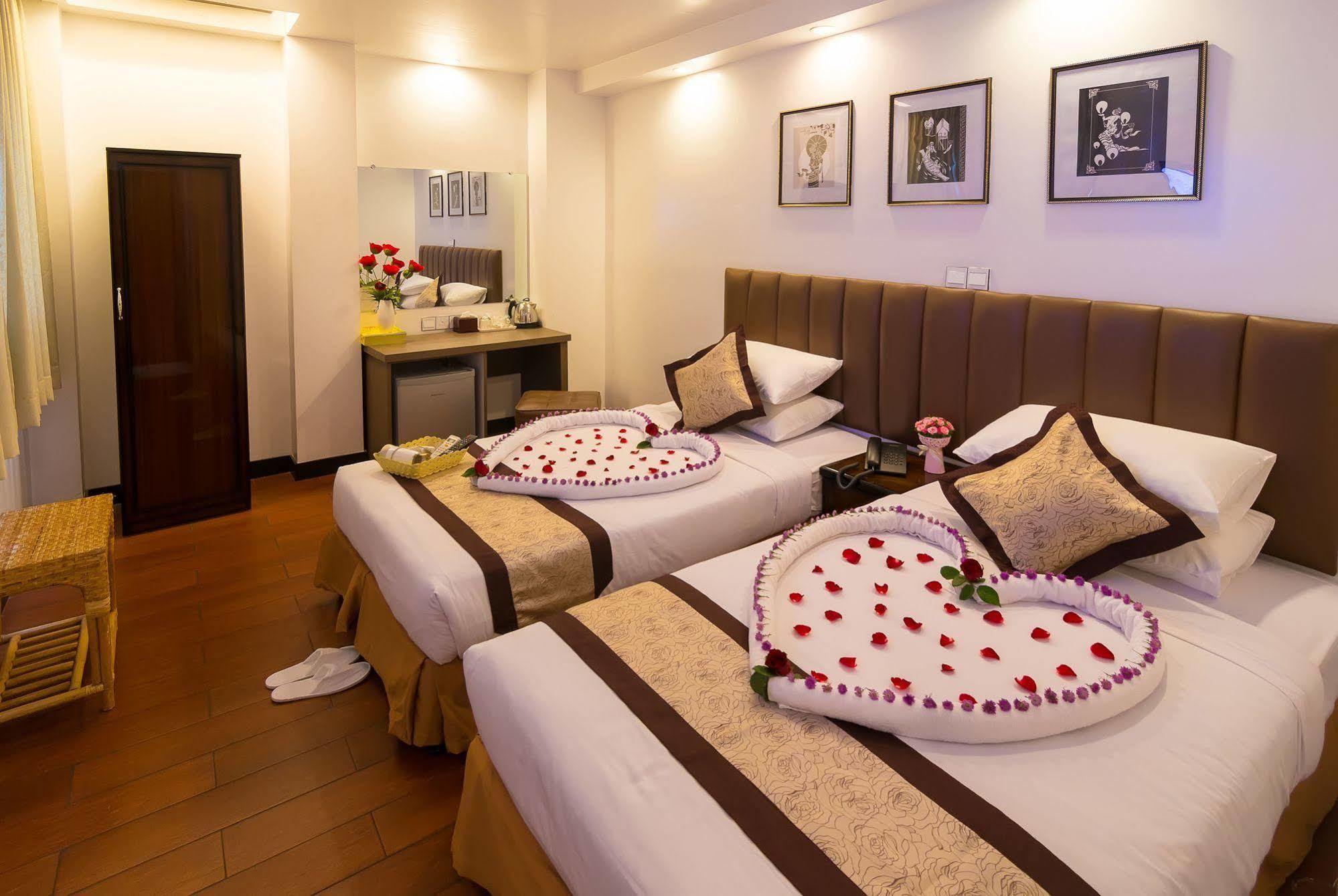 High Five Hotel Yangon Exterior photo